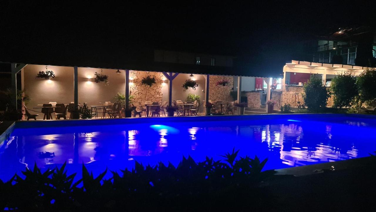 Casa Wanted Orsova Ξενοδοχείο Εξωτερικό φωτογραφία
